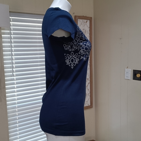 NWT Women's Navy Blue Cap Sleeve Tee Medium T-Shirt Slim Fit Silver Aztec Print - Picture 4 of 7
